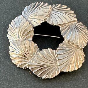 Silver Tone Scallop Shell Wreath Brooch Pin Textured Coastal Circle